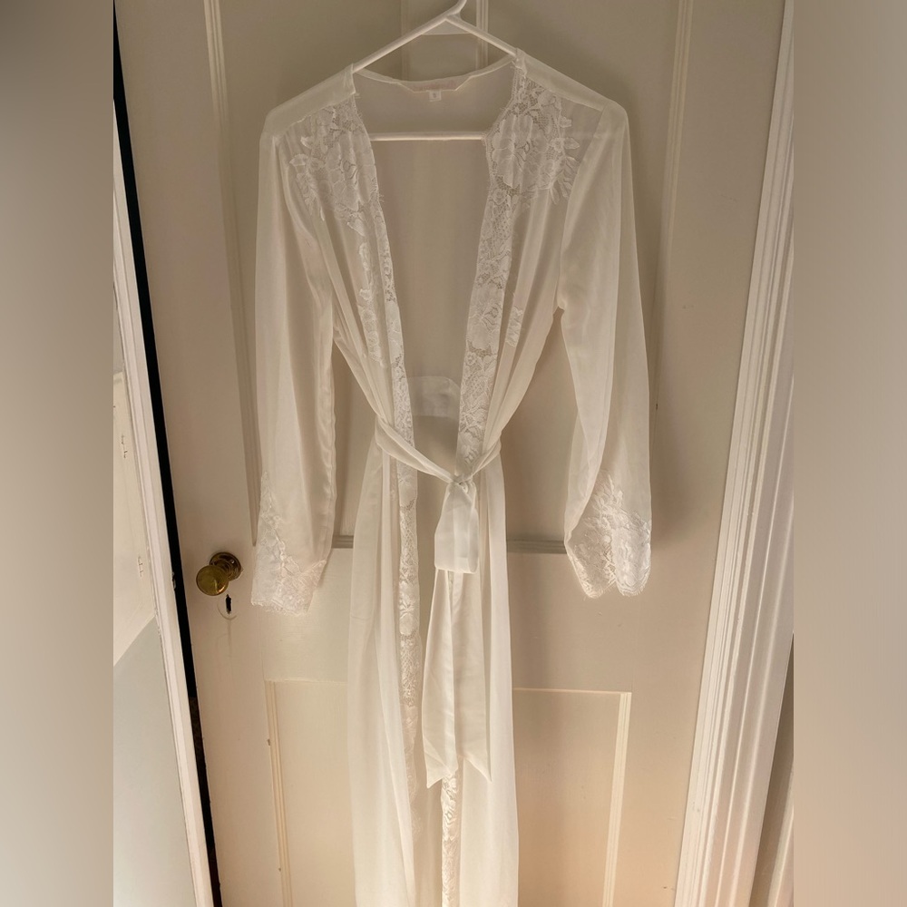 Homebodii Helena robe